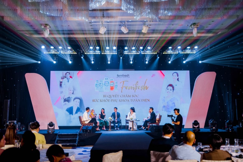 Buổi tọa đàm “Bí quyết chăm sóc sức khỏe toàn diện” được các bác sĩ sản khoa tư vấn và chia sẻ về những sản phẩm chât lượng cho vệ sinh vùng kín.