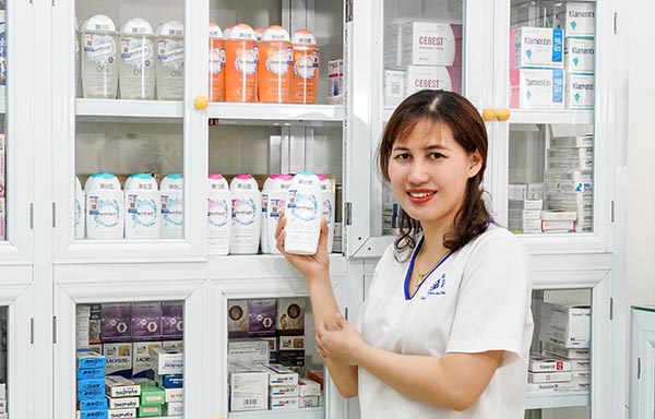 Nên chọn dung dịch vệ sinh có độ pH 4.5, chứa Glycerin, Axit Lactic