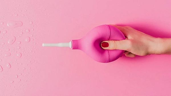 Thụt rửa âm đạo với dung dịch vệ sinh mang tới nhiều tác hại